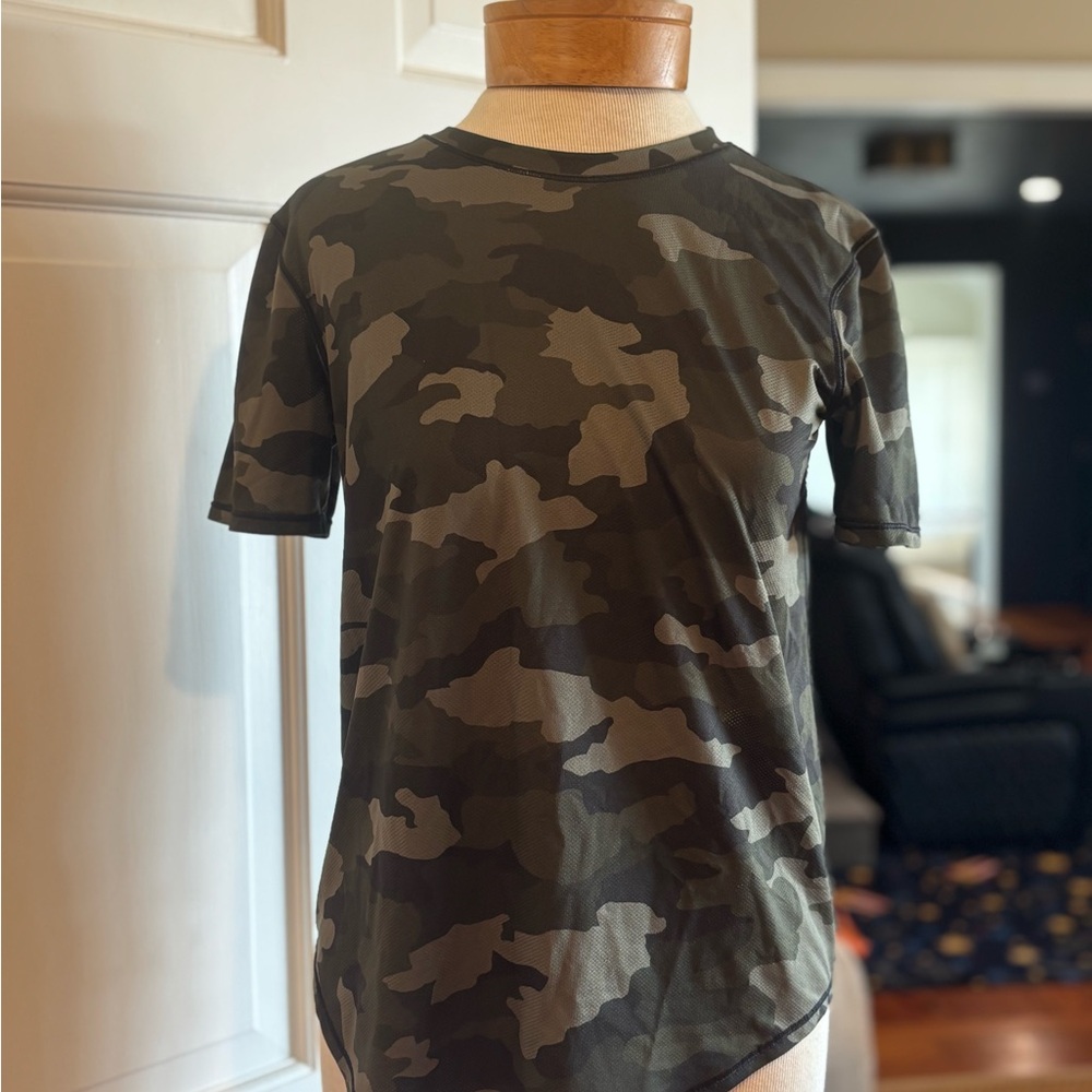 lululemon athletica Camouflage Short Sleeve Tee